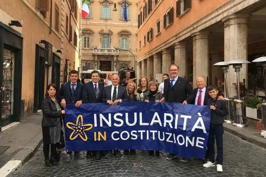 Una delle tante manifestazioni promosse dai sardi per il progetto sull'insularità (archivio L'Unione Sarda)