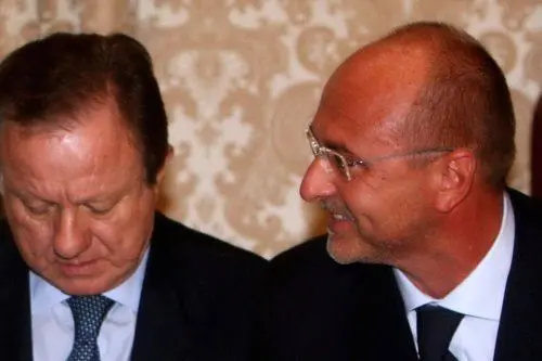 Il ministro delle Infrastrutture e Trasporti, Altero Matteoli e il presidente della Regione Sardegna, Ugo Cappellacci