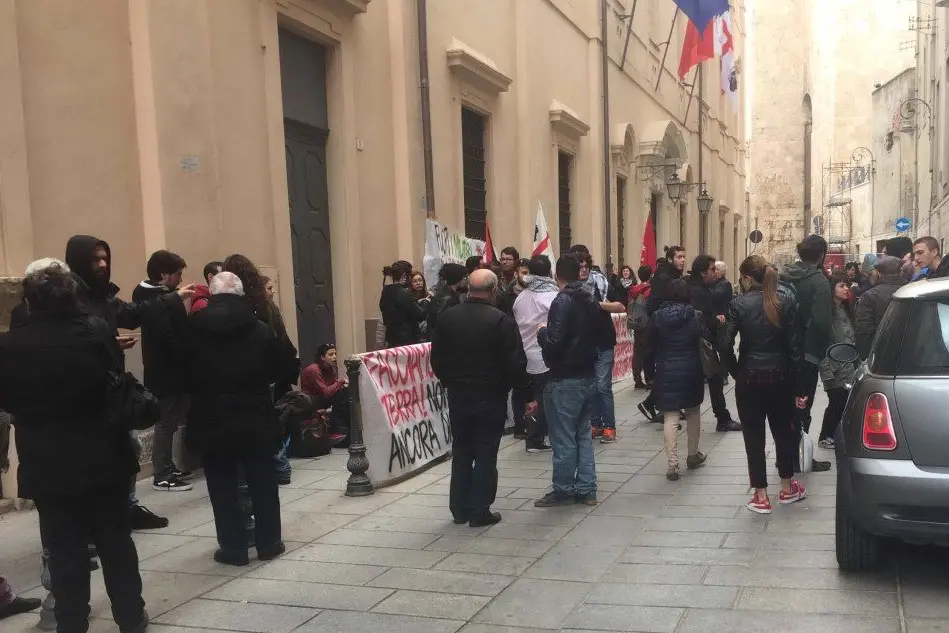 Il sit-in davanti al Rettorato