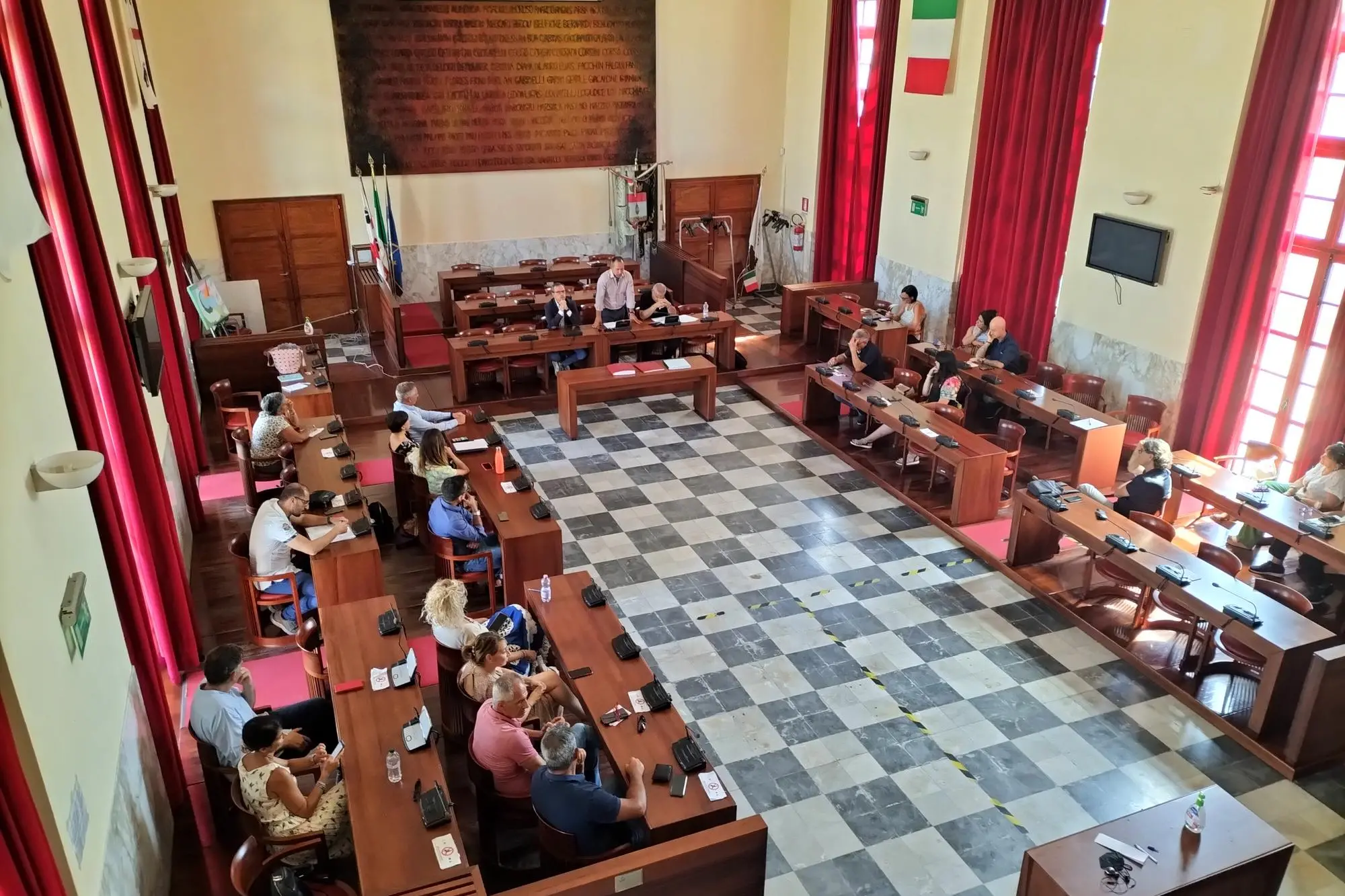 Una seduta del Consiglio comunale a Carbonia (foto Scano)