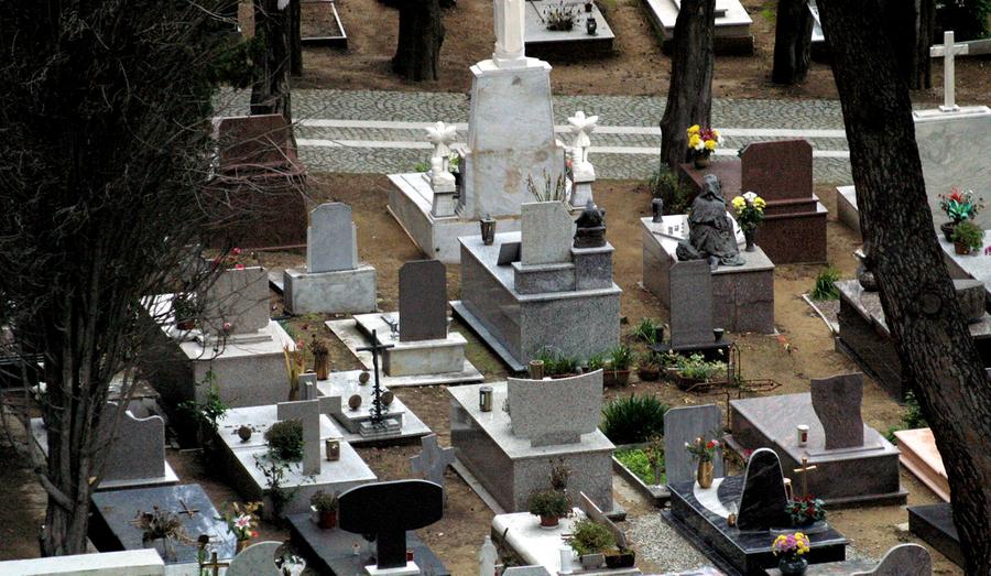 Fondi per ampliare i cimiteri di cinque paesi