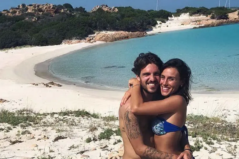 Il calciatore Simone Verdi e la fidanzata Laura Della Villa in vacanza in Sardegna