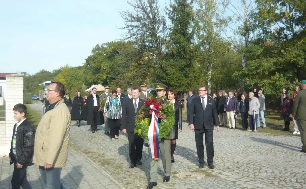 L'ingresso al cimitero di Milovice (foto Antonio Serreli)