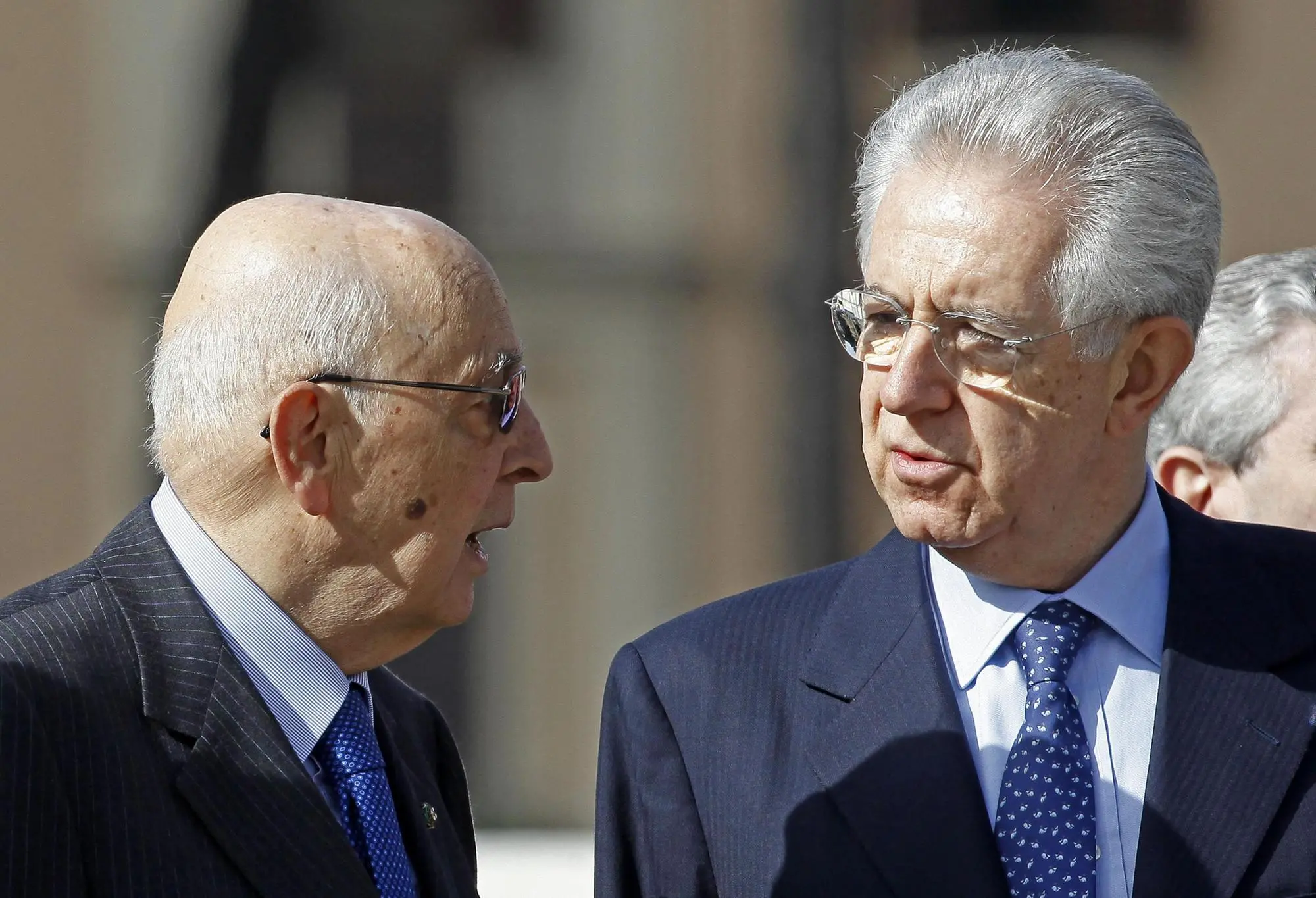Il presidente della Repubblica Giorgio Napolitano e Mario Monti (Ansa)