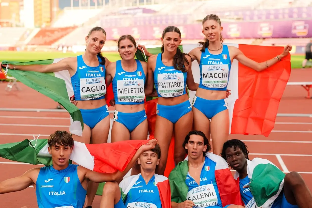 La cagliaritana Laura Frattaroli è la seconda partendo da destra