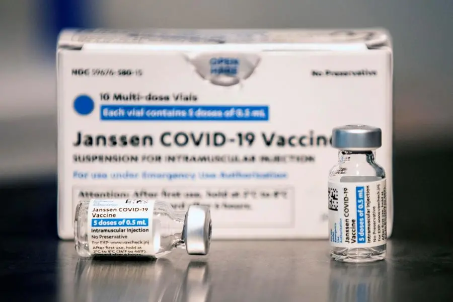 Il vaccino prodotto da Johnson & Johnson (Ansa)