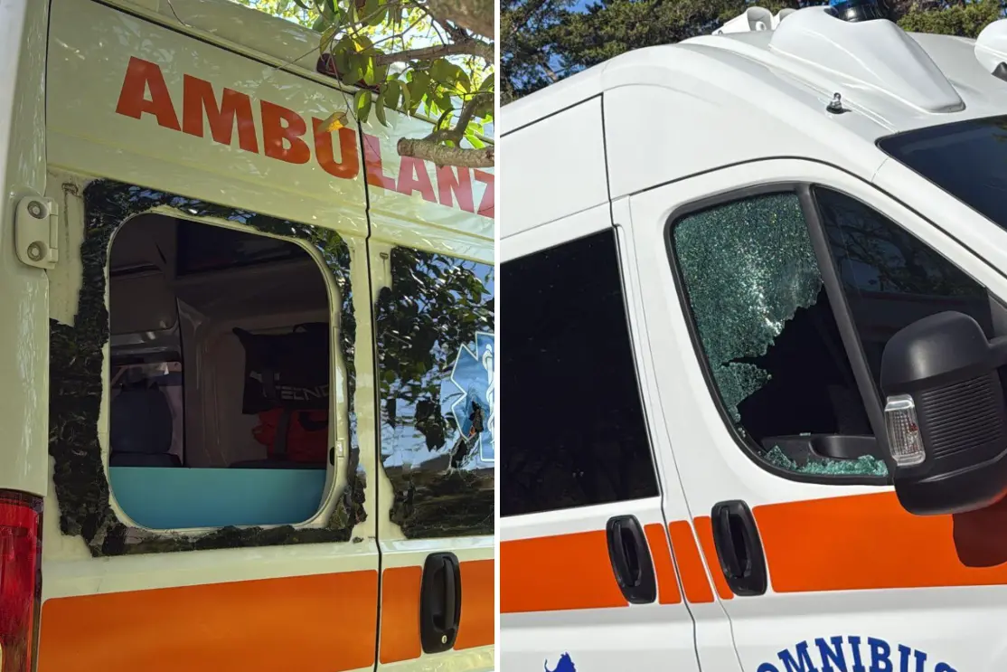 Le ambulanze danneggiate
