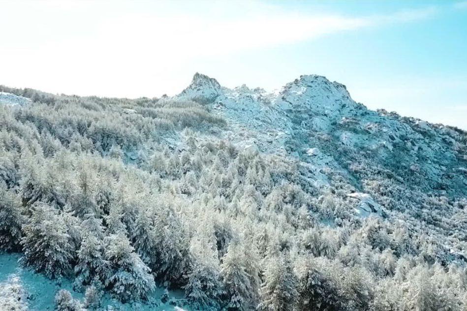 Lo scenario da favola del Monte Limbara sotto la neve