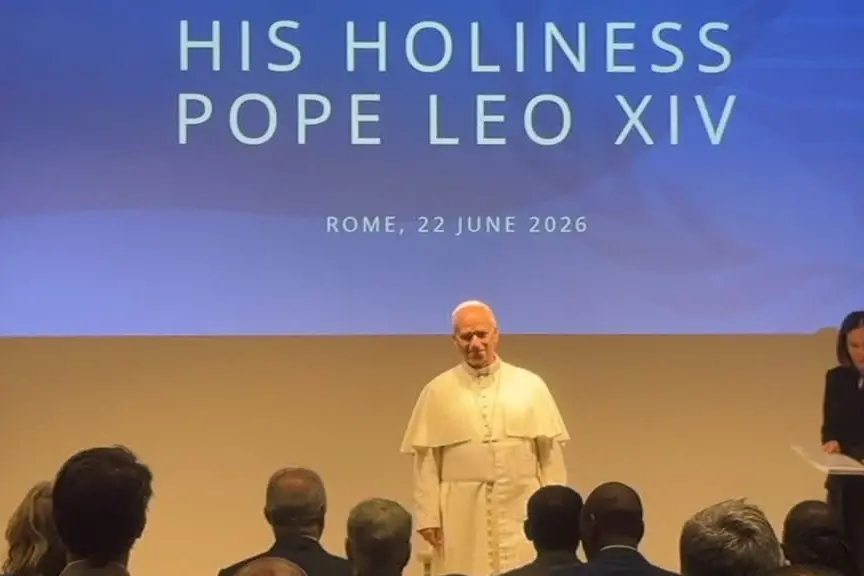 Il Papa: "Aiuti ostacolati da politica e ideologie, le armi no"