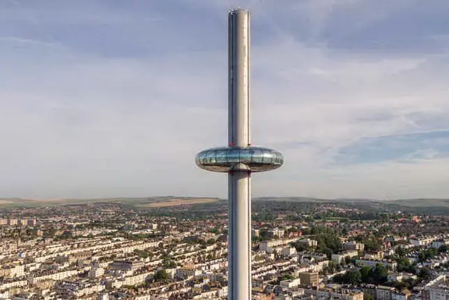 Viene inaugurata oggi a Brighton la torre mobile più alta del mondo