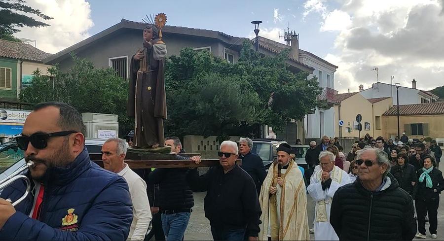 San Pasquale, il borgo fa i conti con il maestrale: rinviati gli appuntamenti civili della festa patronale
