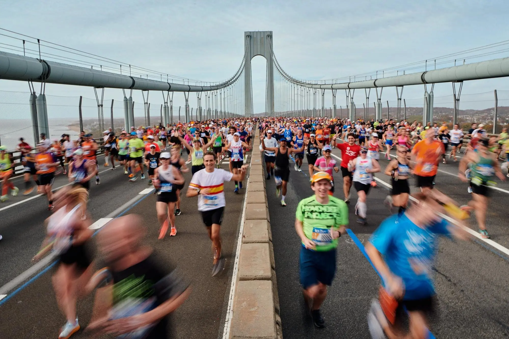 Maratona di New York al via dal ponte di Verrazzano (foto @NYCM)