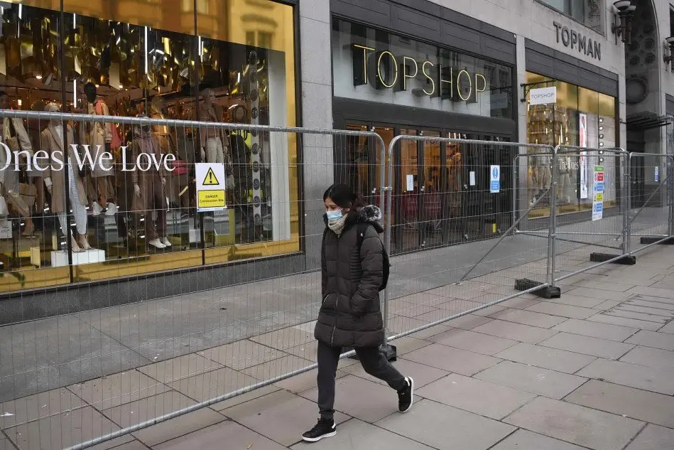 Negozi chiusi in Oxford Street a Londra (foto Ansa/Epa)