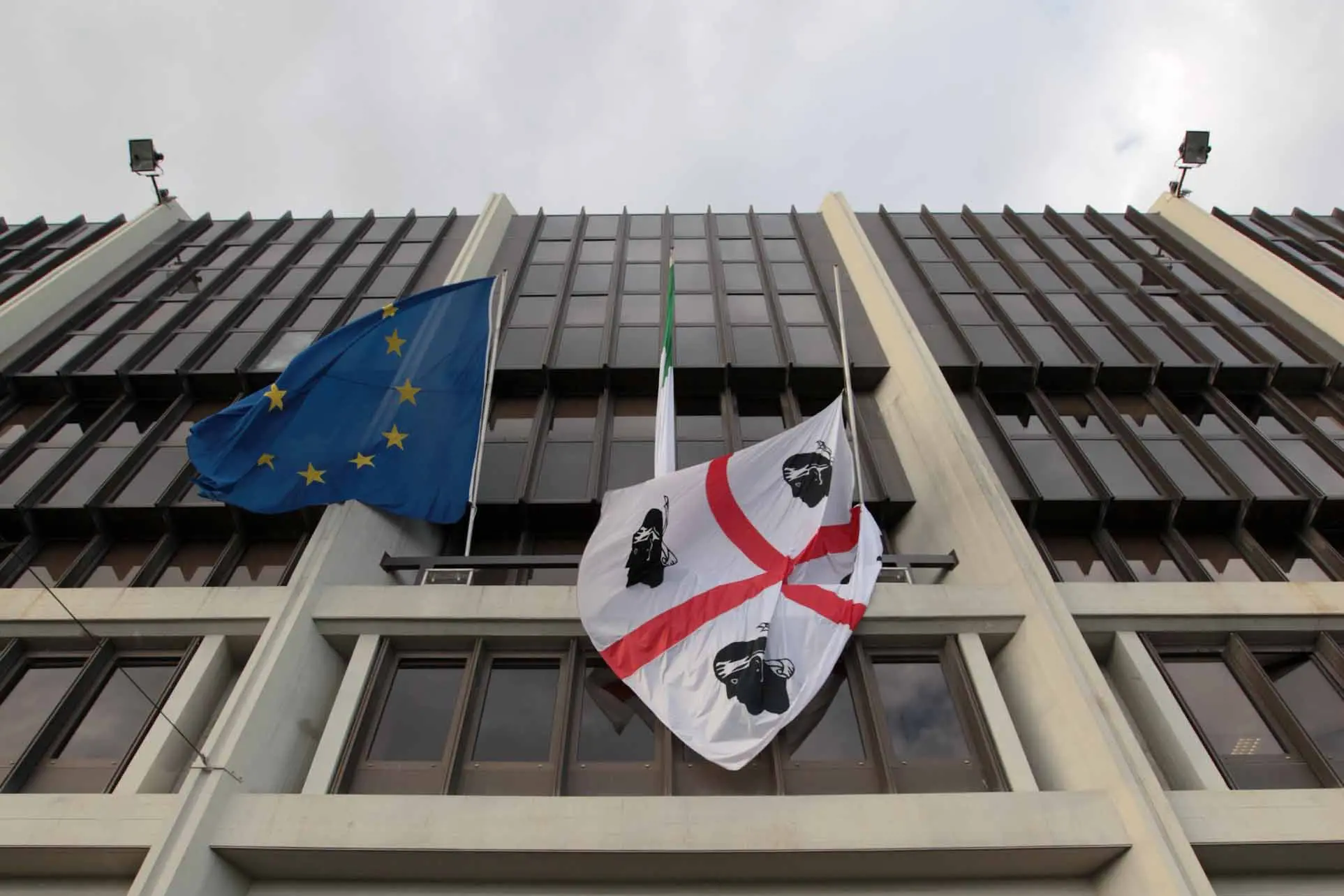 Il palazzo del Consiglio regionale (L'Unione Sarda)