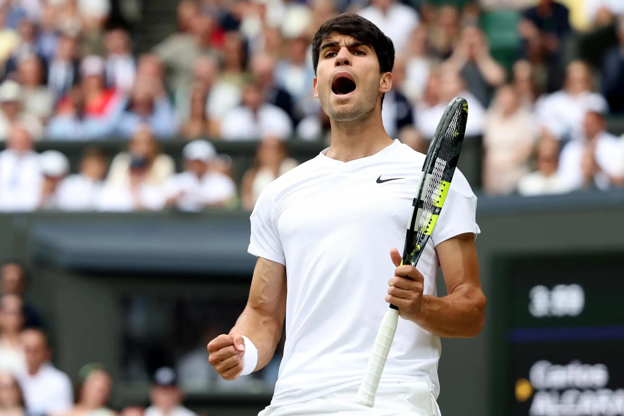 epa11477640 Carlos Alcaraz of Spain reacts during the Men's final against Novak Djokovic of Serbia at the Wimbledon Championships, Wimbledon, Britain, 14 July 2024. EPA/NEIL HALL EDITORIAL USE ONLY