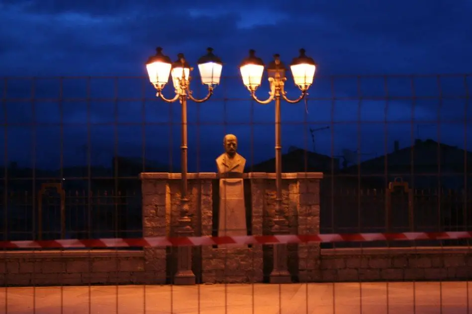 Piazza Asproni transennata a causa dell'alluvione