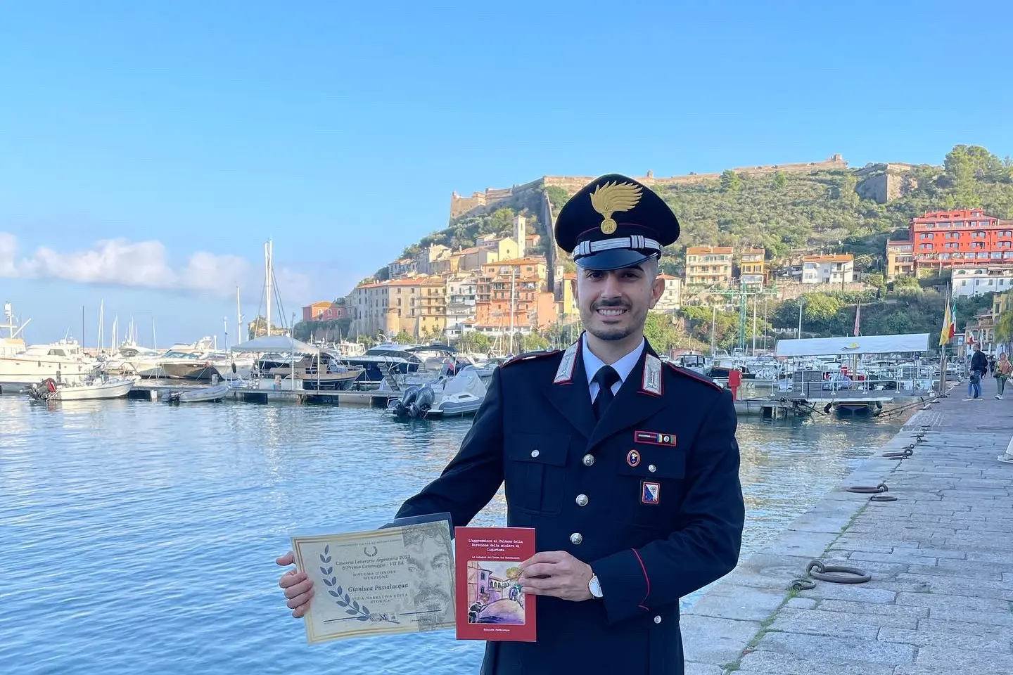 Il premio al maresciallo Gianluca Passalacqua (foto concessa)