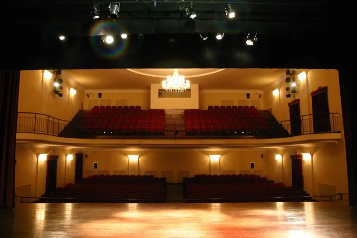 Il teatro Grazia Deledda a Paulilatino (foto Ansa)