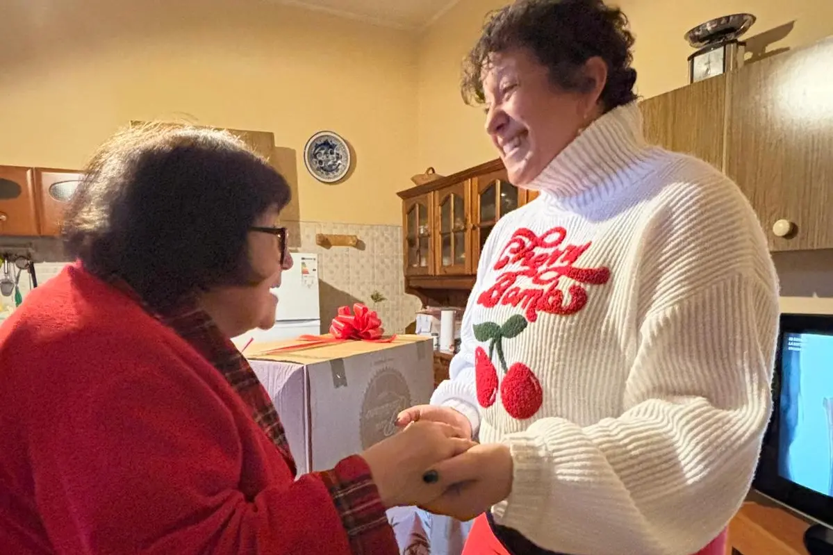 L'assessora Arianna Lunesu in visita agli anziani (Murgana)