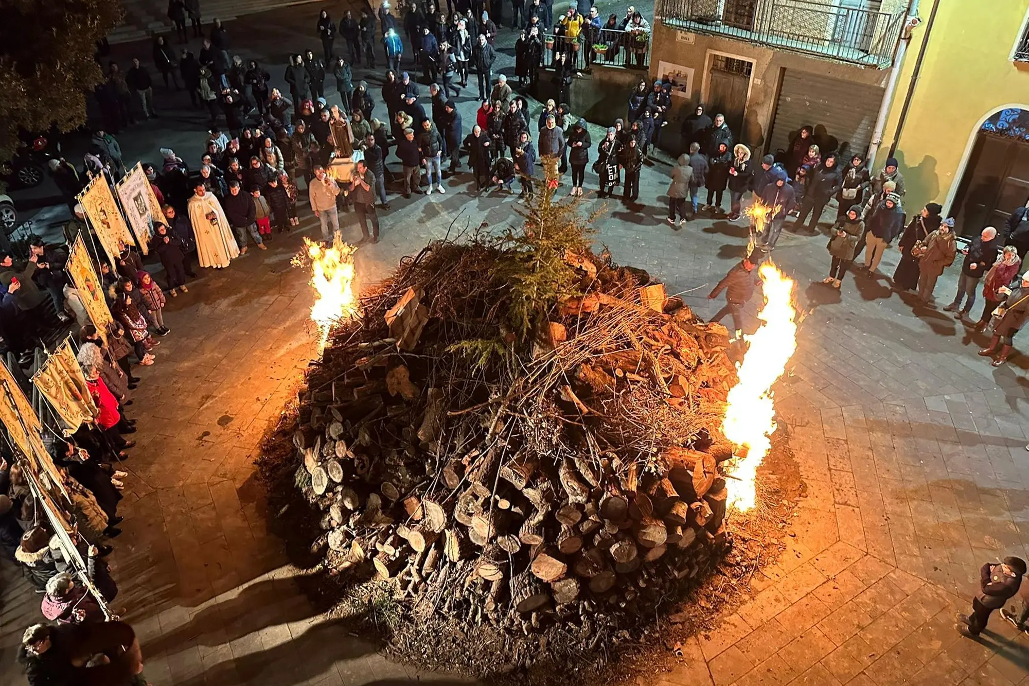 Sant'Antoni 'e su fogu a Esterzili (Foto Matteo Boi)