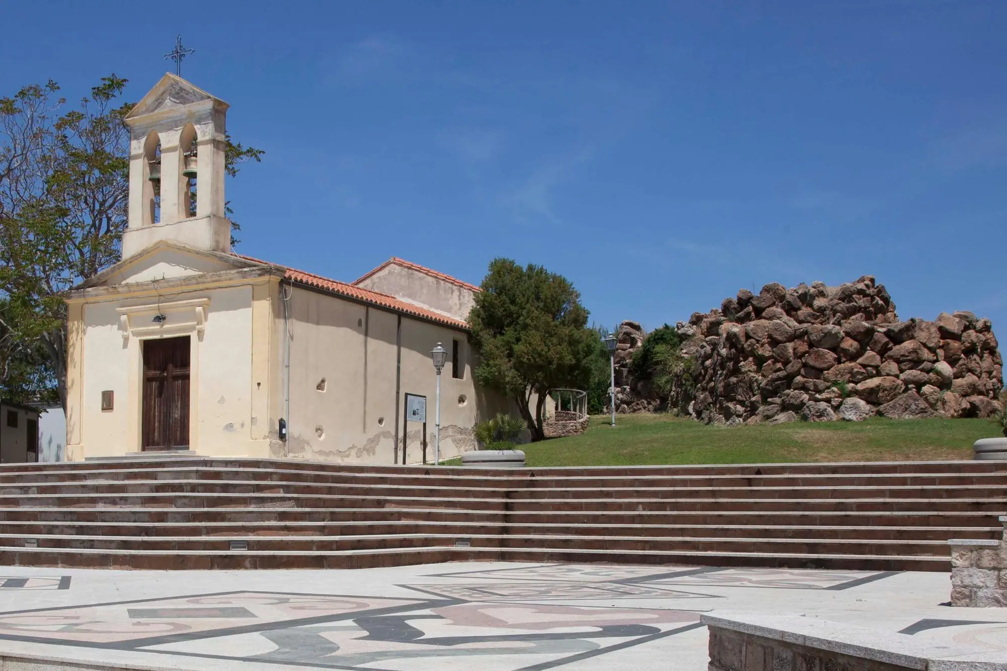 SANT'ANNA ARRESI 12-5-2015 LA PIAZZA DEL NURAGJE A SANT'ANNA ARRESI FOTO FABIO MURRU