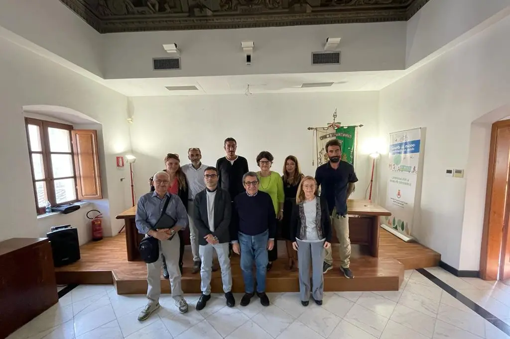 Foto di gruppo dopo la firma (Foto Ufficio Stampa)