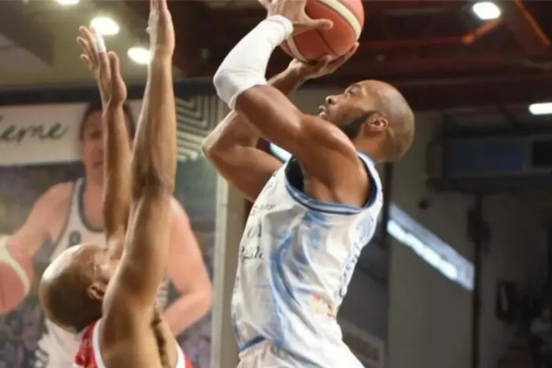 Chris Dowe, trascinatore della Dinamo (archivio L'Unione Sarda)