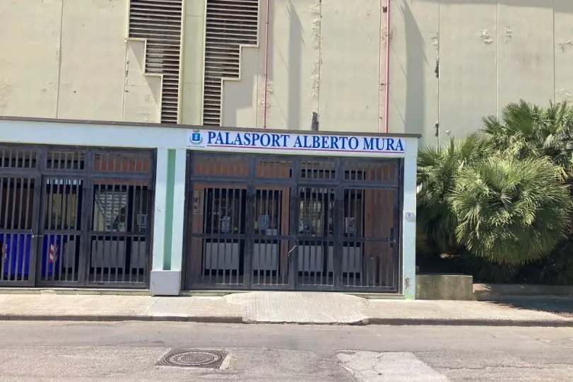 Il centro vaccinale PalaMura (foto M. Pala)