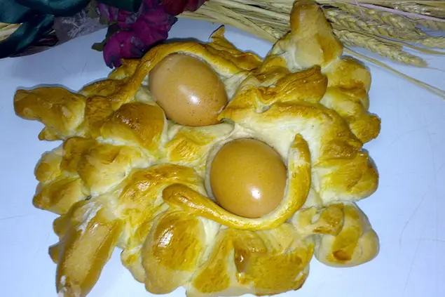 Pane Coccoi con l'uovo (Archivio L'Unione Sarda)