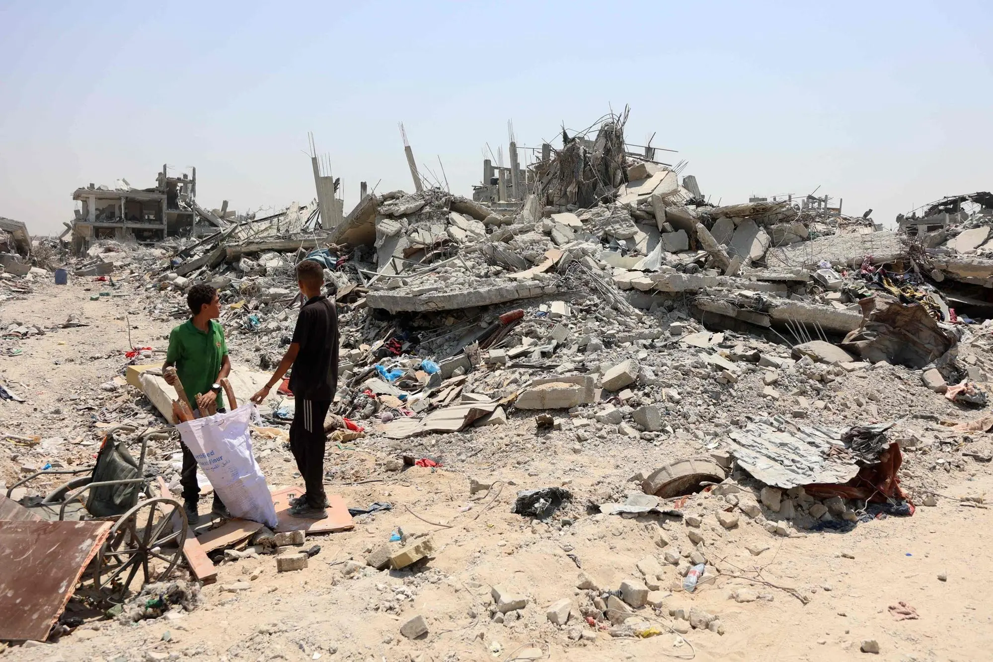 Edifici distrutti a Gaza City (Ansa)