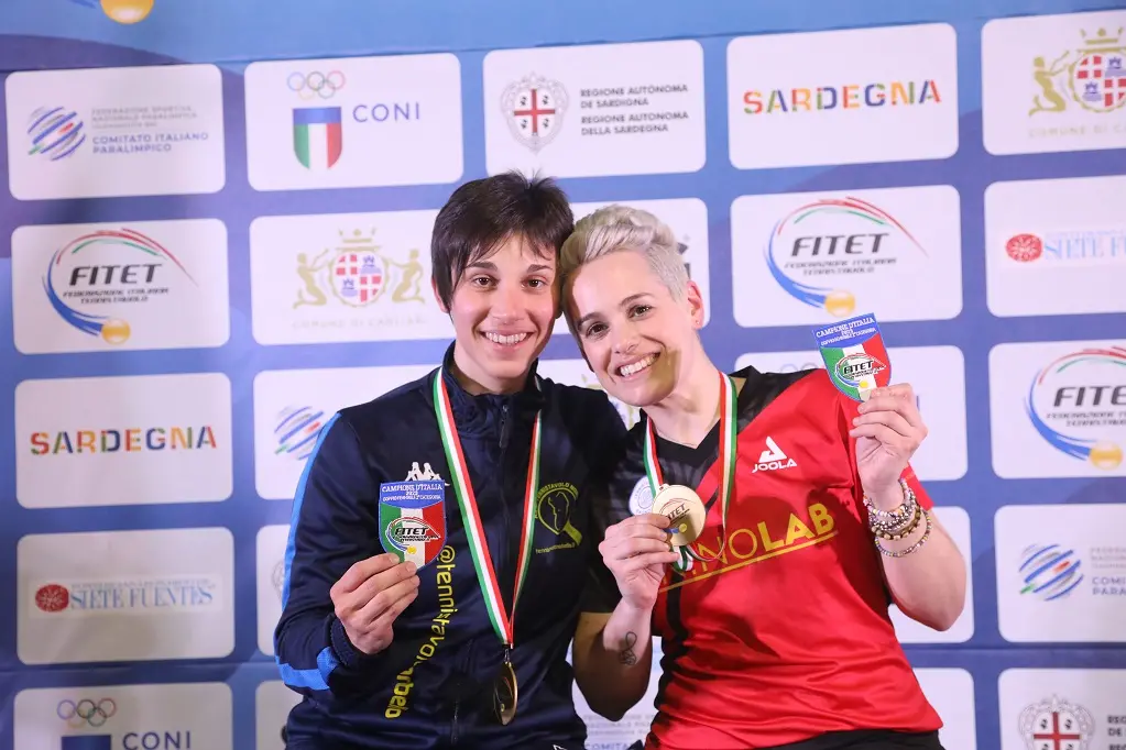 Da sinistra Valentina Roncallo e Giulia Cavalli, medaglie d'oro nel doppio seconda categoria (foto ufficio stampa TT Norbello)