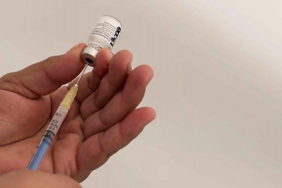 Covid: l'Italia è prima in Ue per vaccinazioni, ottava nel mondo