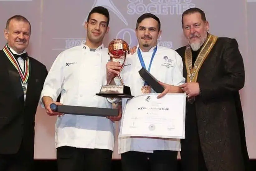 La premiazione in Malesia di Marco Deidda e dell'assistente Angelo Nicolosi