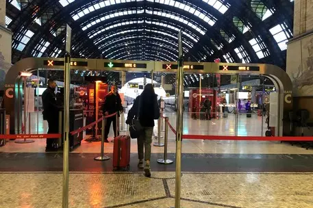 La stazione centrale di Milano (Ansa)