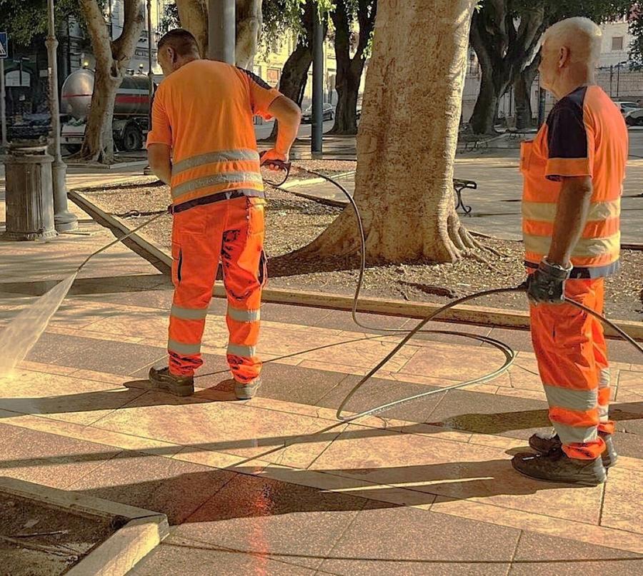 Pulizie notturne sulle strade della movida