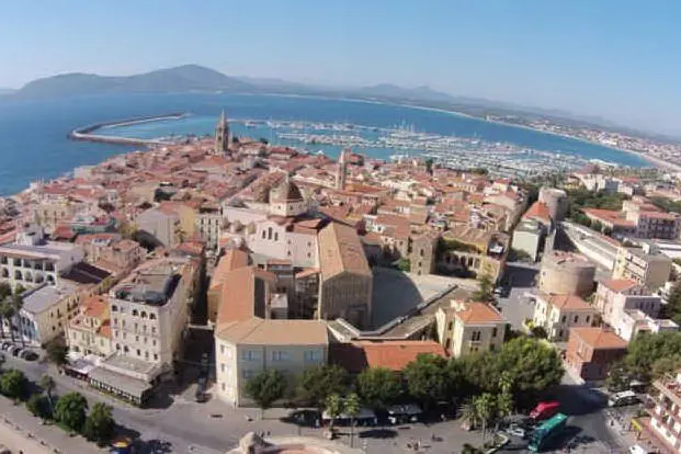 La città di Alghero nell'immagine che accompagna l'iniziativa