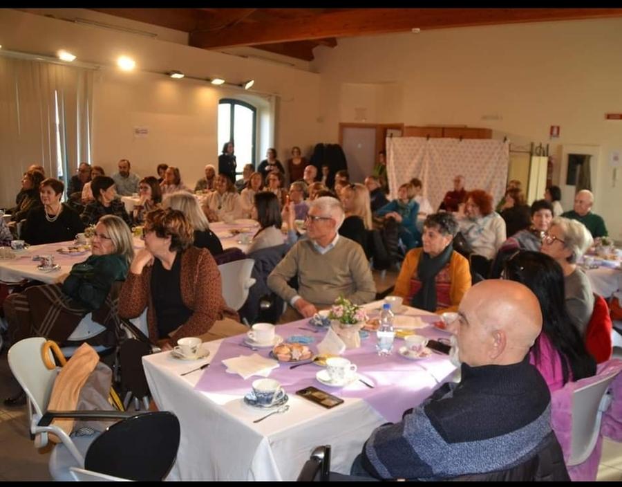 “Libri al profumo di tè” nel centro polivalente