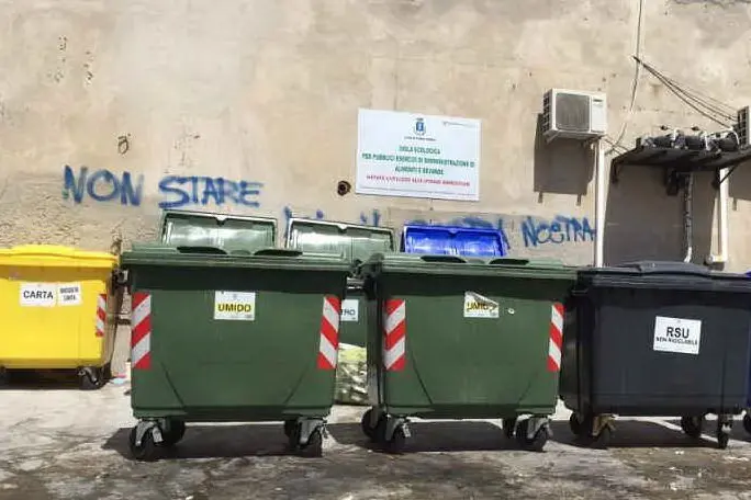 Contenitori rifiuti a Porto Torres