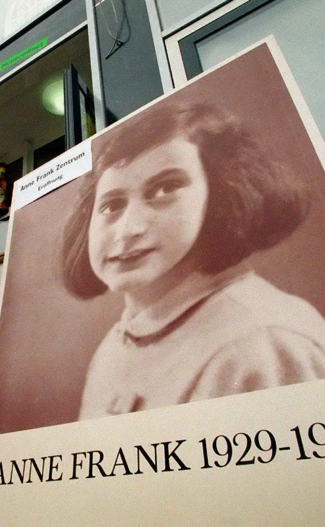 L'inaugurazione del centro Anne Frank a Berlino (Ansa)
