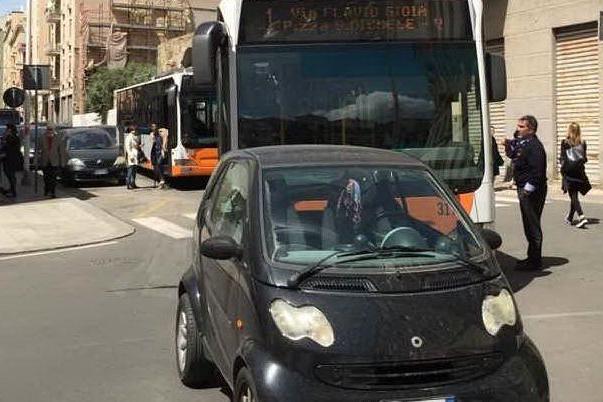 Cagliari: sosta selvaggia, bloccati i mezzi Ctm