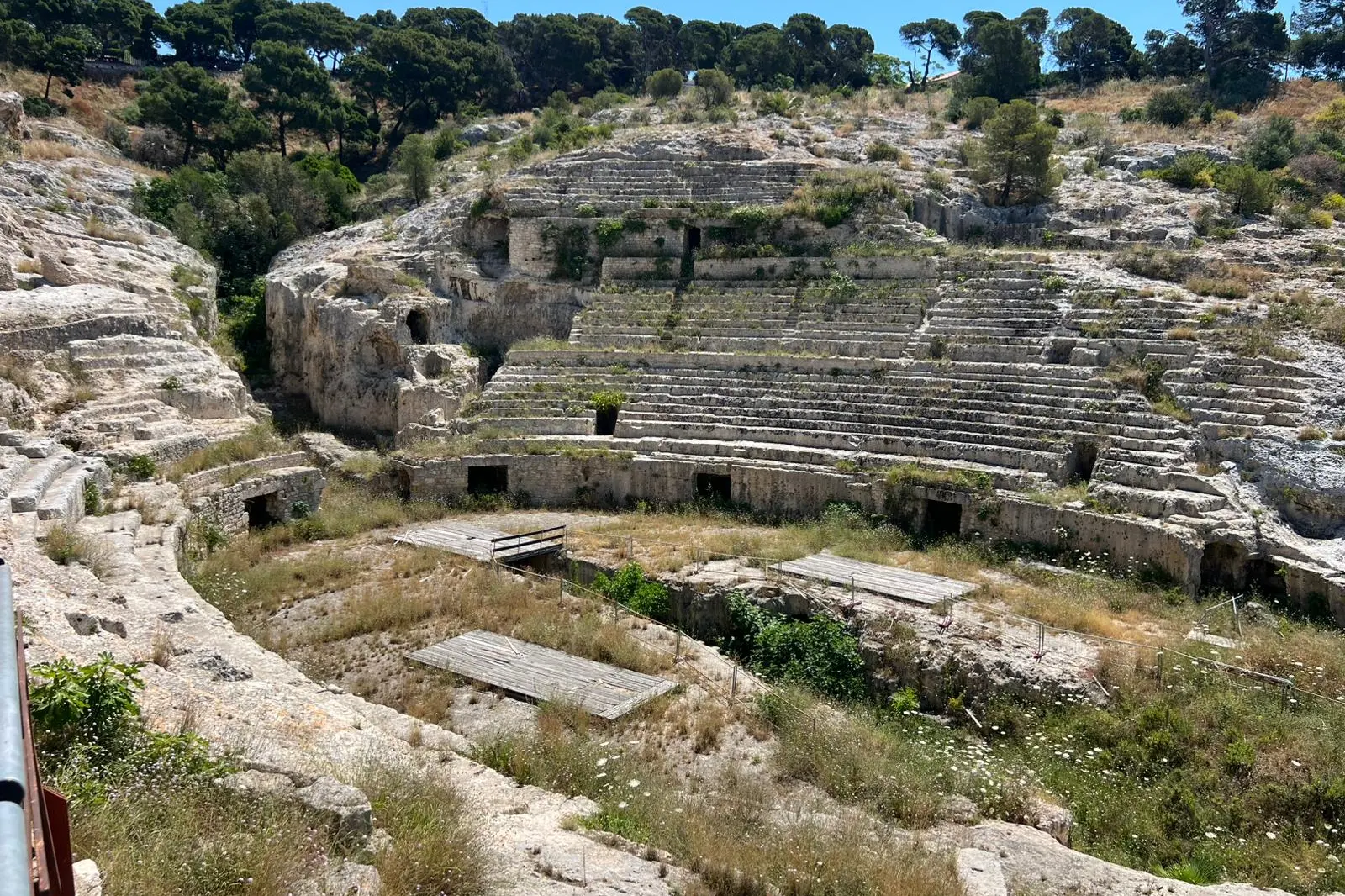 L’Anfiteatro di Cagliari, un tesoro sospeso tra abbandono e storia millenaria