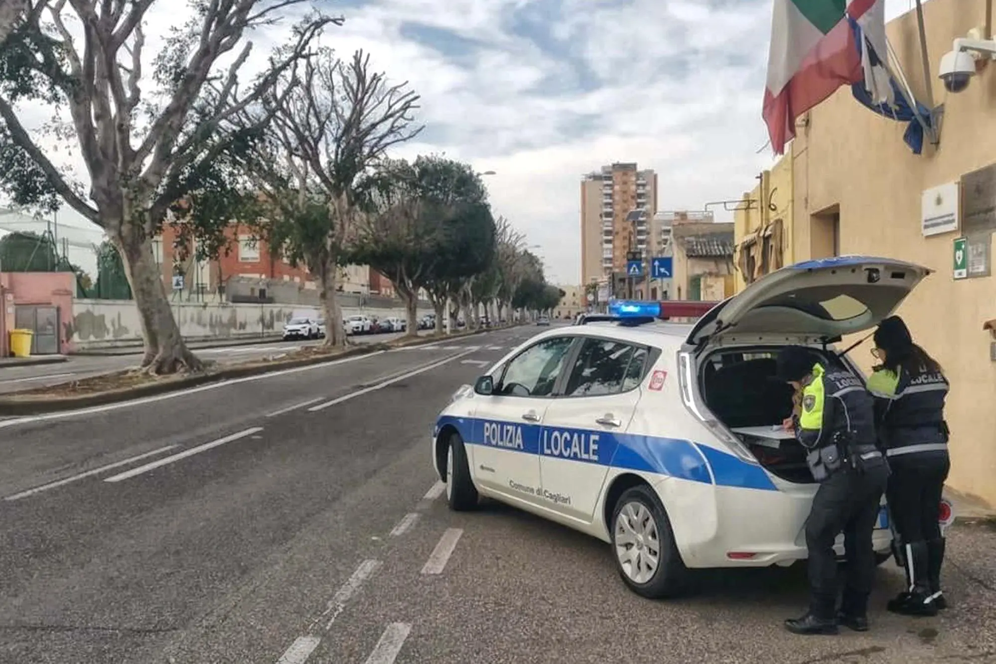 Una postazione della polizia locale a Cagliari