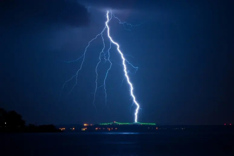 Temporale (foto Ansa)