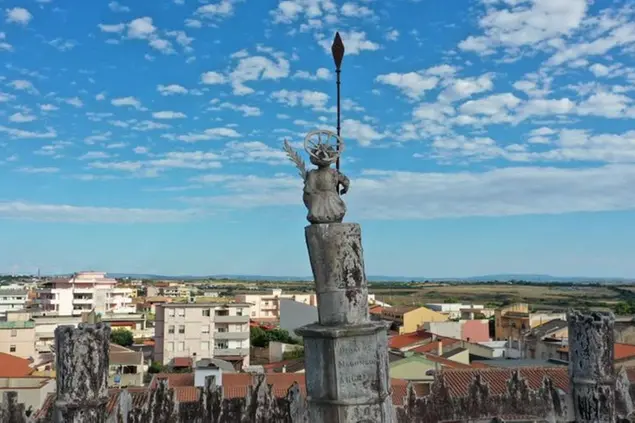 Statua di San Gavino sulla basilica\u00A0(foto M.Pala)