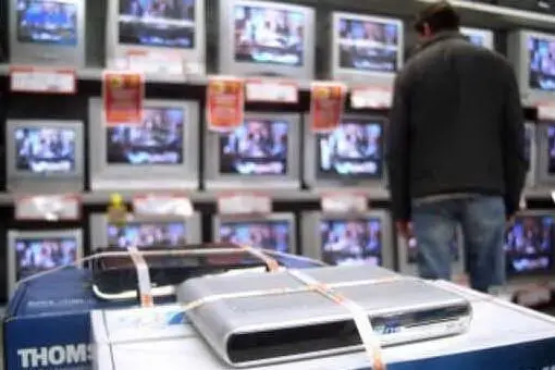 Televisori e decoder (archivio L'Unione Sarda)