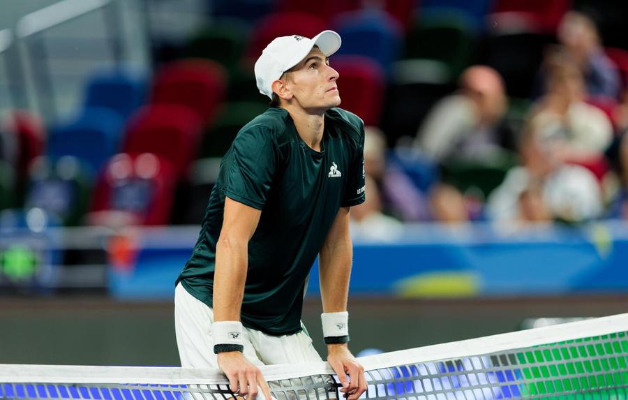 Arnaldi si arrende a Zverev