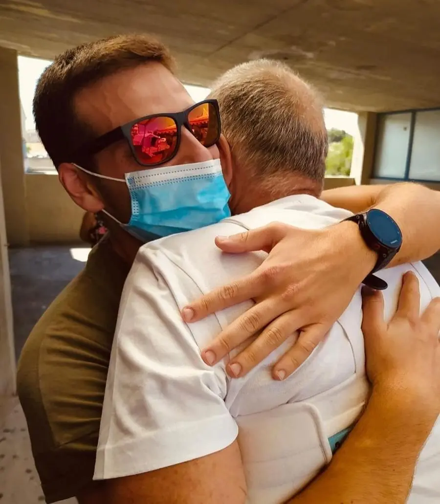 Edoardo Steri da Iglesias con il papà (Foto concessa)