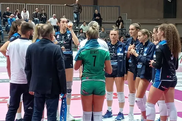 Parise a colloquio col Guadalupi durante un time out (foto Ilenia Giagnoni)