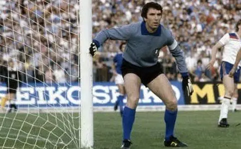 La partita terminò 1-0 grazie anche alle parate di Dino Zoff