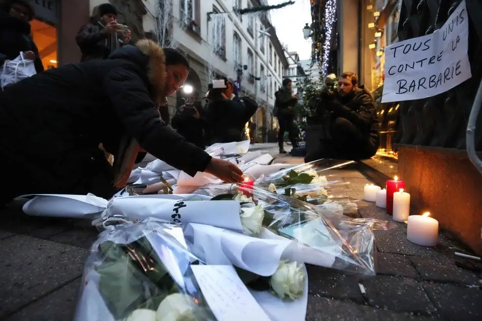 Omaggio alle vittime di Strasburgo (Ansa/Epa)